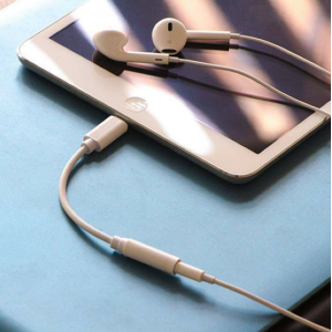 Bluetooth WIRED 8PIN Lighting to Earphone Headphone Jack Adapter Dongle for Apple iPhone (White)