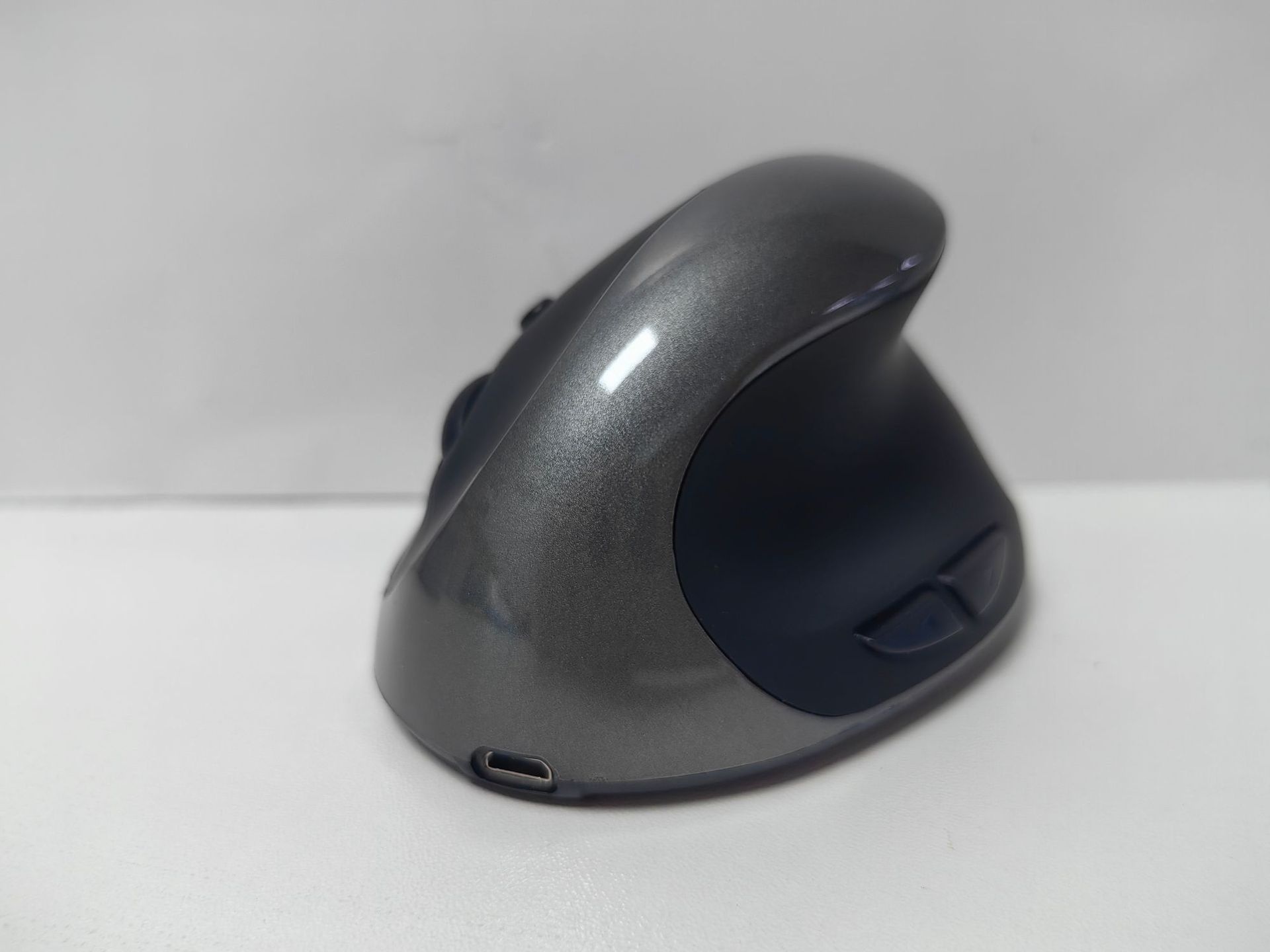 Three Generations Wireless Charging Vertical Mouse Ergonomic Mouse - ...